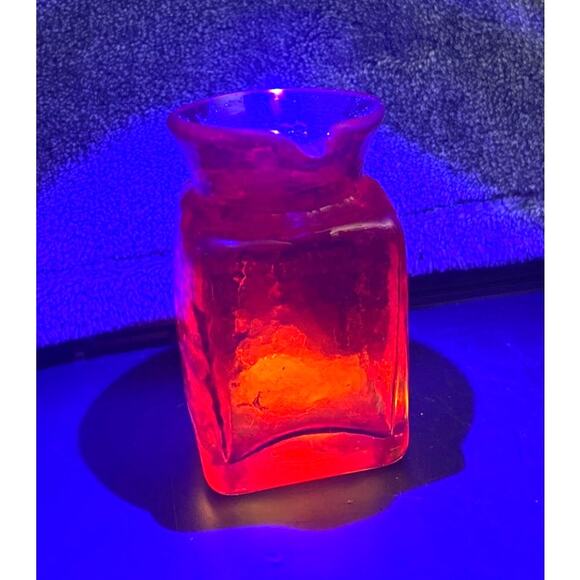 Vintage Cadmium Glowing Crackle Glass Square Pitcher Vase - Picture 4 of 9